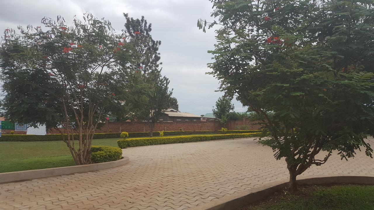Lucia Villas Mbale Экстерьер фото