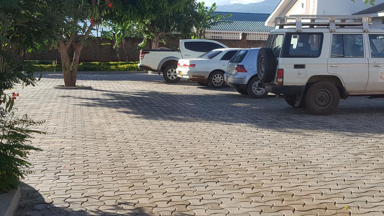 Lucia Villas Mbale Экстерьер фото